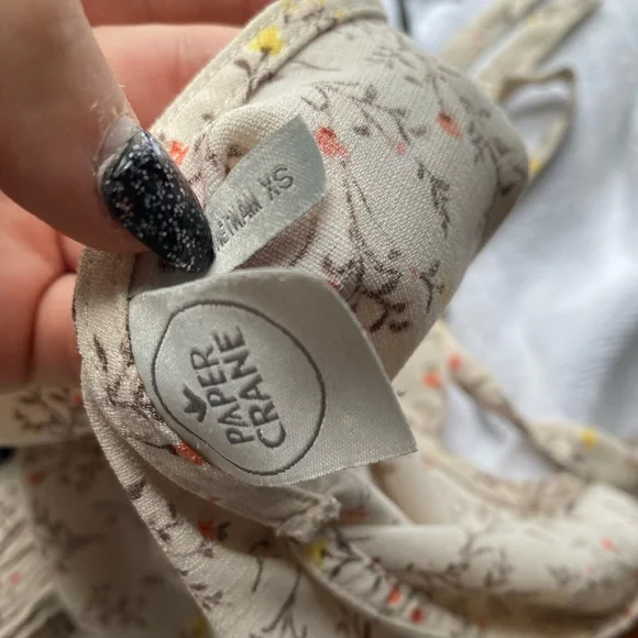 Floral top with a tie in the back - Picture 3 of 3